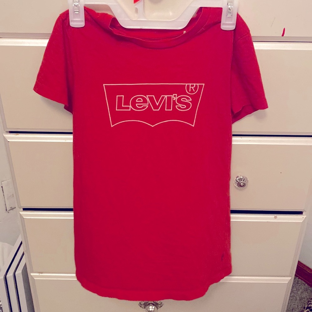 red levi shirt,never worn, in great condition and good quality,regular t-shirt